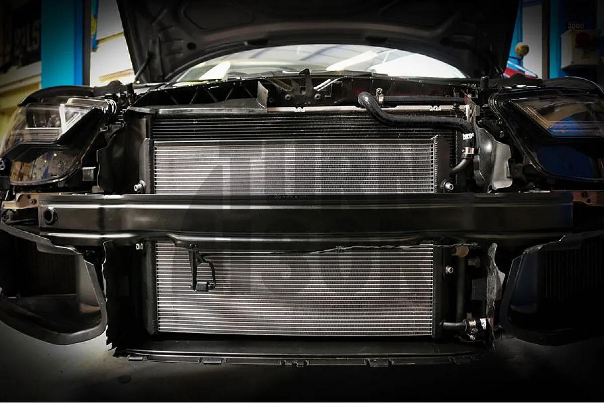 Forge Motorsport uzlādes dzesētāja radiators Audi RS7 / RS6 C7