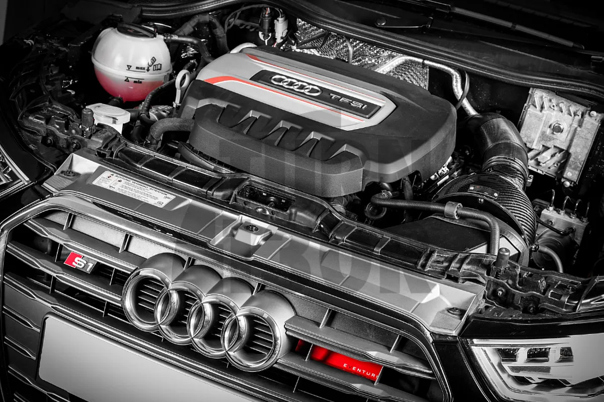 Eventuri oglekļa šķiedras gaisa ieplūdes sistēma Audi S1