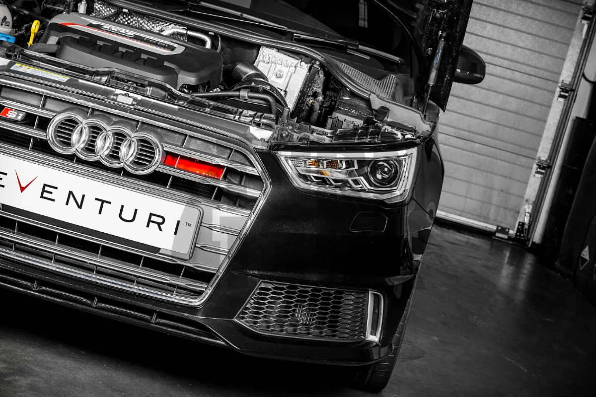 Eventuri oglekļa šķiedras gaisa ieplūdes sistēma Audi S1