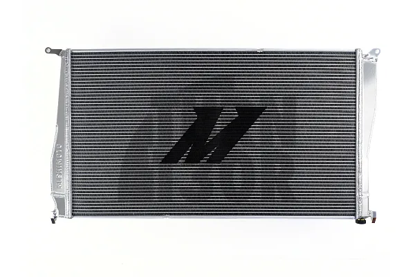 Mishimoto alumīnija radiators BMW 135i E82 / 335i E9x manuālā