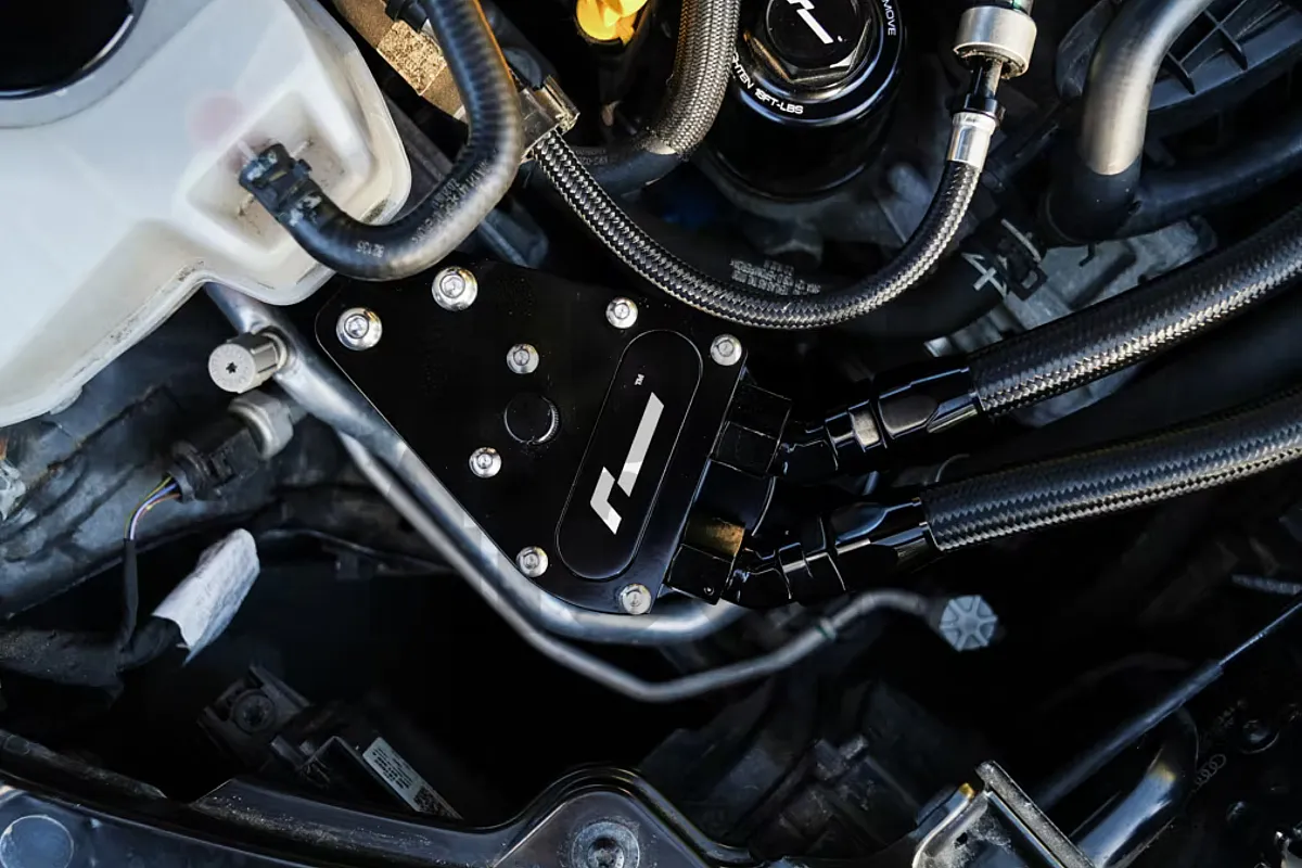 Racingline Oil Catch Can eļļas uztvērēja komplekts S3 8Y - Golf 8 GTI - Golf 8 R un Cupra Formentor