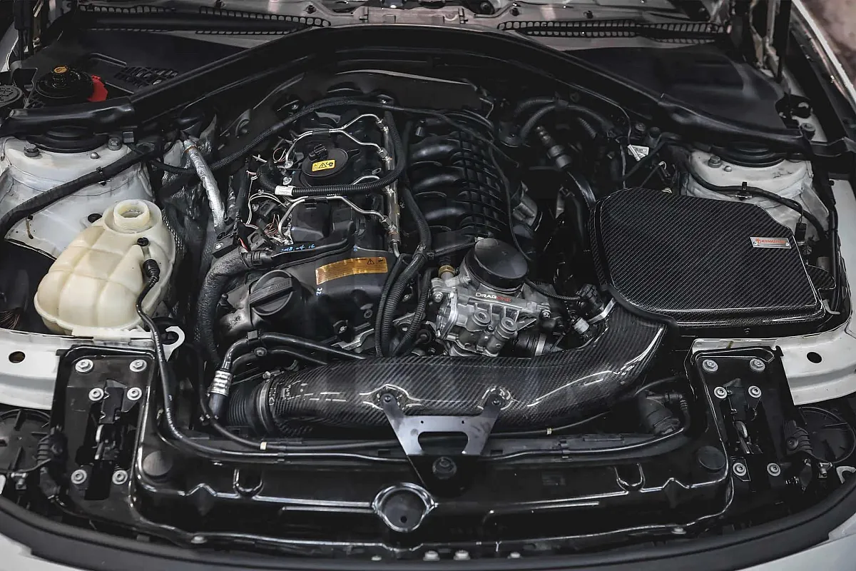 Armaspeed oglekļa šķiedras gaisa ieplūdes sistēma BMW 135i / 235i F2x un 335i / 435i F3x N55