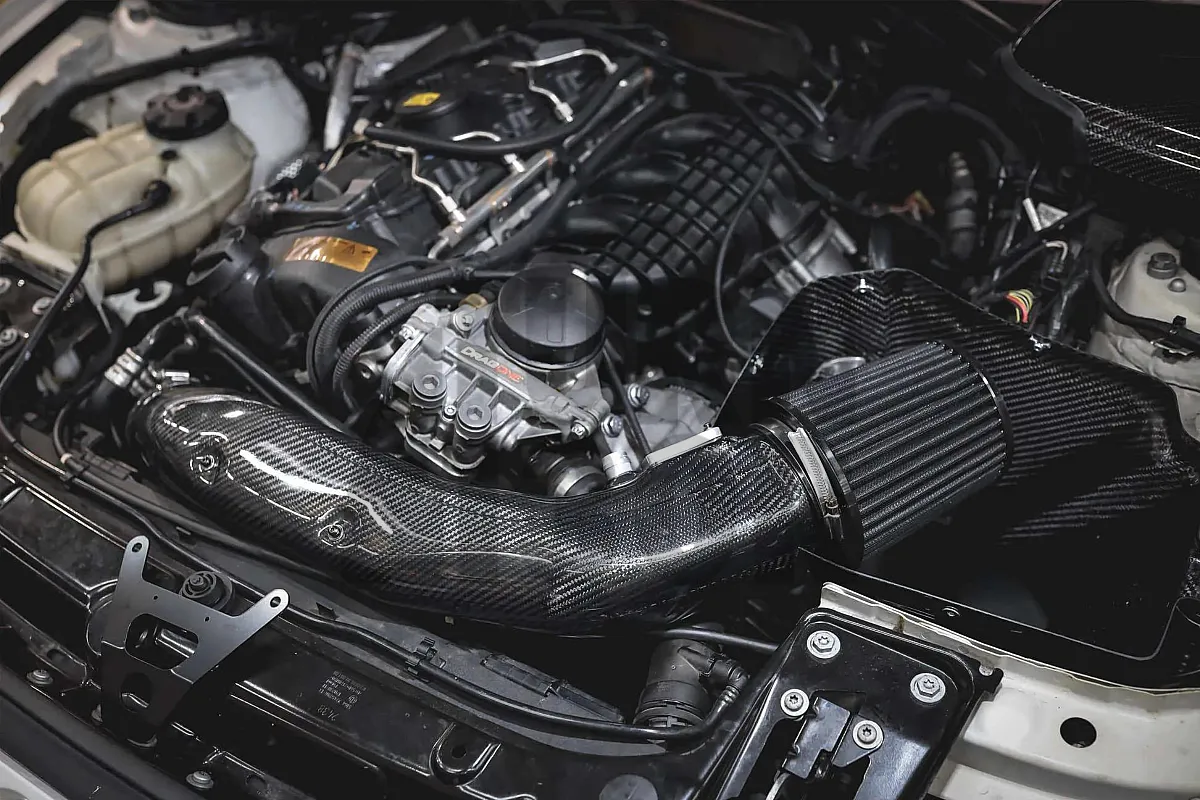 Armaspeed oglekļa šķiedras gaisa ieplūdes sistēma BMW 135i / 235i F2x un 335i / 435i F3x N55