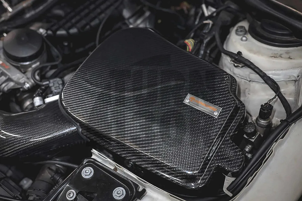 Armaspeed oglekļa šķiedras gaisa ieplūdes sistēma BMW 135i / 235i F2x un 335i / 435i F3x N55